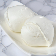 Carica l&#39;immagine nel visualizzatore di Gallery, Mozzarella di bufala campana DOP da 250 gr
